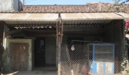 'Đại gia chân đất' trúng số độc đắc ngủ nhà hoang để cầu may